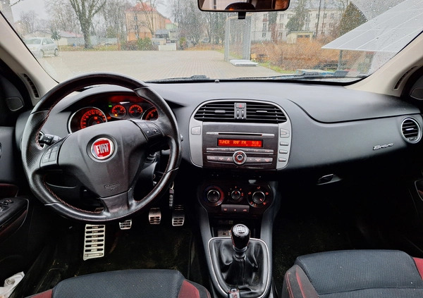 Fiat Bravo cena 12700 przebieg: 277000, rok produkcji 2009 z Szczebrzeszyn małe 106